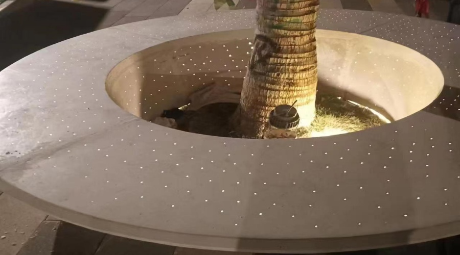 海南三亞鳳凰島客戶贊飾紀上品：品質(zhì)最好的UHPC透光坐凳廠家