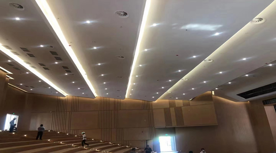 廣東金融學(xué)院清遠(yuǎn)校區(qū)報告廳GRG吊頂項目 廣東金融學(xué)院清遠(yuǎn)校區(qū)報告廳GRG吊頂項目
