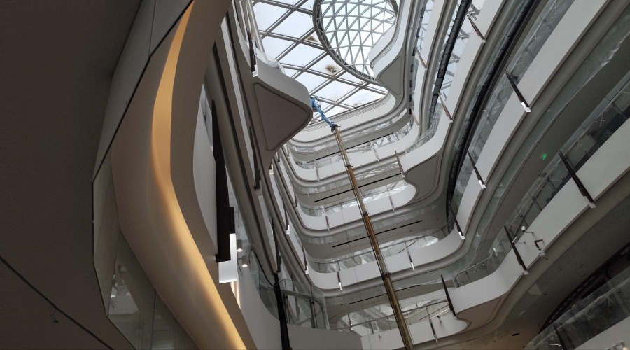 廣州金融城君超商場GRG中庭攔河完工落地案例賞析 廣州金融城君超商場GRG中庭攔河完工落地案例賞析